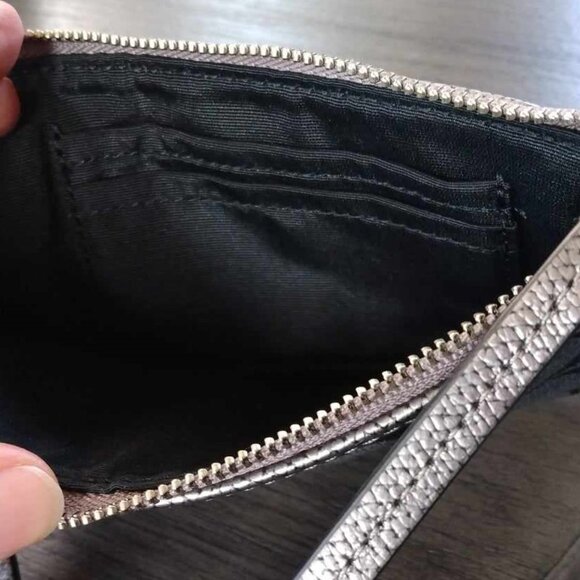 Authentic Coach New York Corner Zip Wristlet - Picture 4 of 5